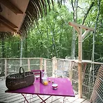 Hotel Les Cabanes Au Bois D'orient *