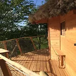 Les Cabanes Au Bois D'orient Hotel *