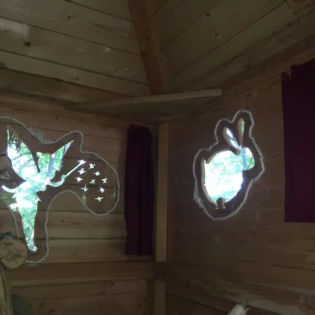 Les Cabanes Au Bois D'orient Otel