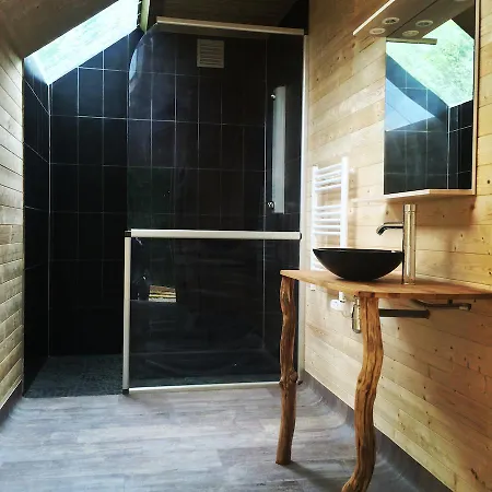 Les Cabanes Au Bois D'orient Otel