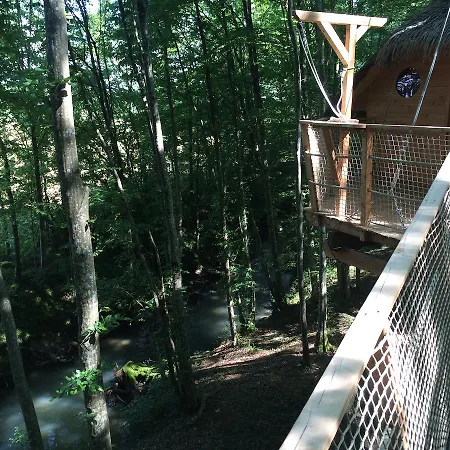 Les Cabanes Au Bois D'orient