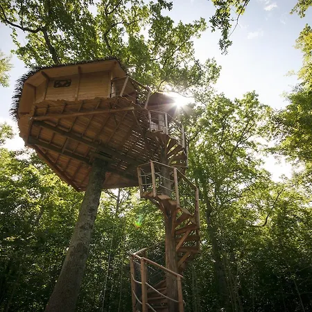 فندق Les Cabanes Au Bois D'orient